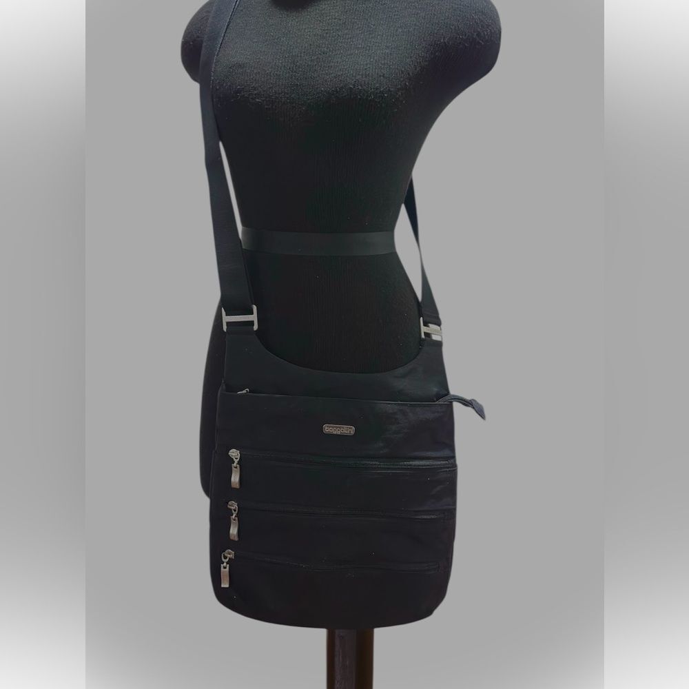 Baggallini Black Lightweight Crossbody with Multiple Zip Pockets